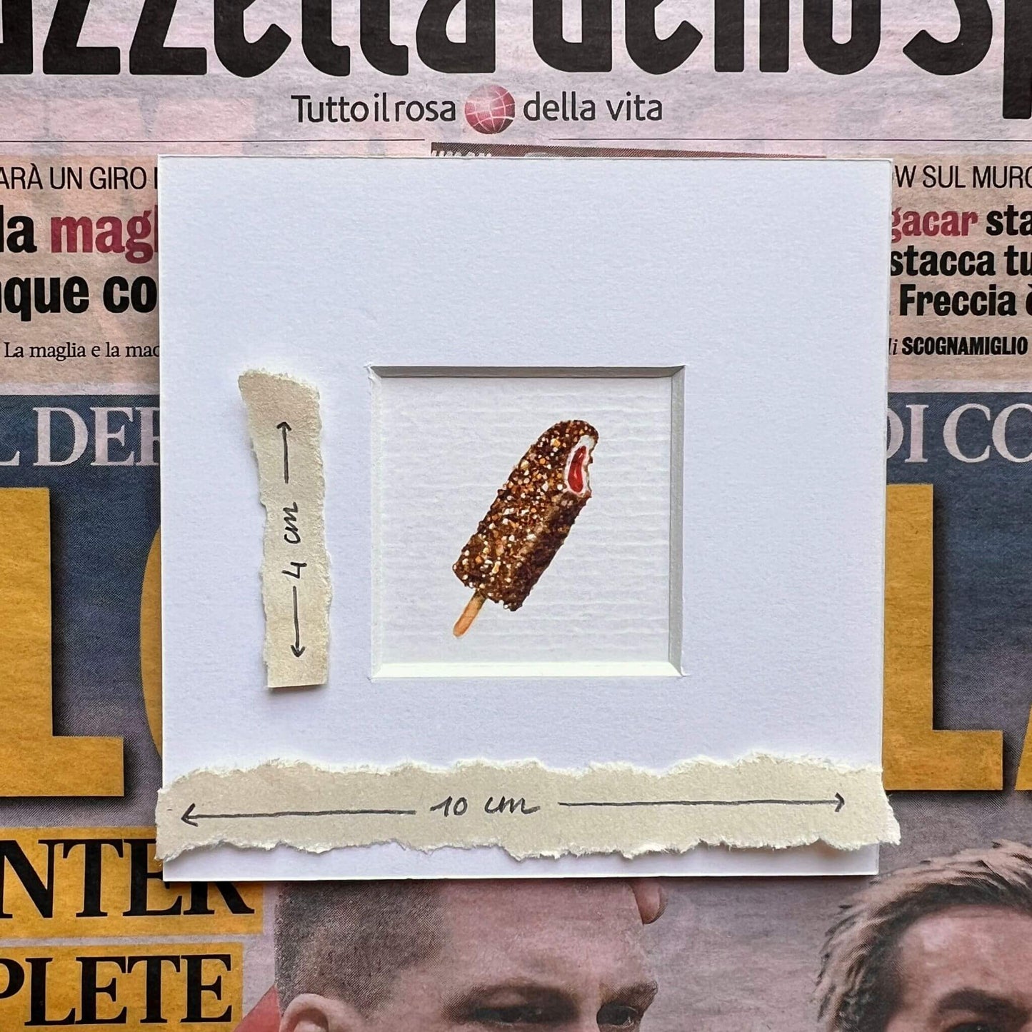 Mini print of an illustration of a croccante gelato by Stefanie Vietor with passepartout and dimensions, background Gazetta dello Sport