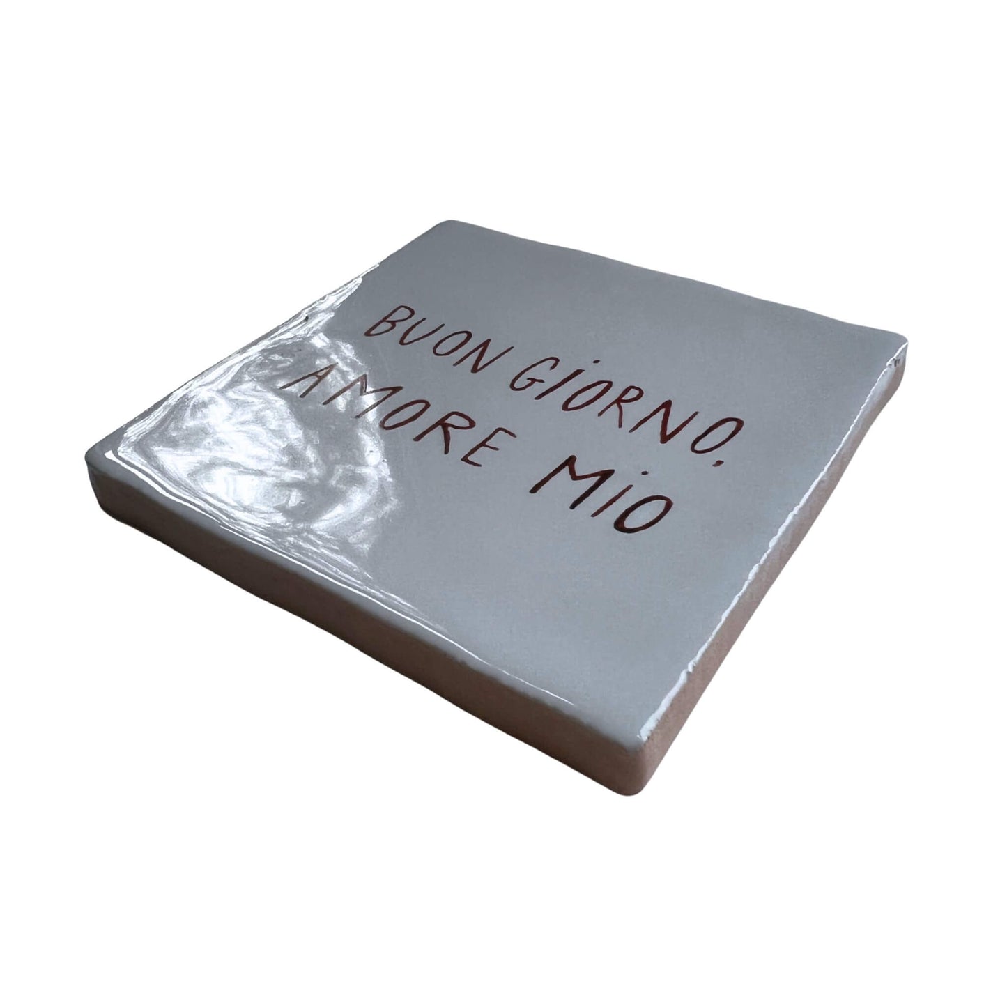 Side of white tile (witje) with red handwritten text Buon Giorno Amore Mio