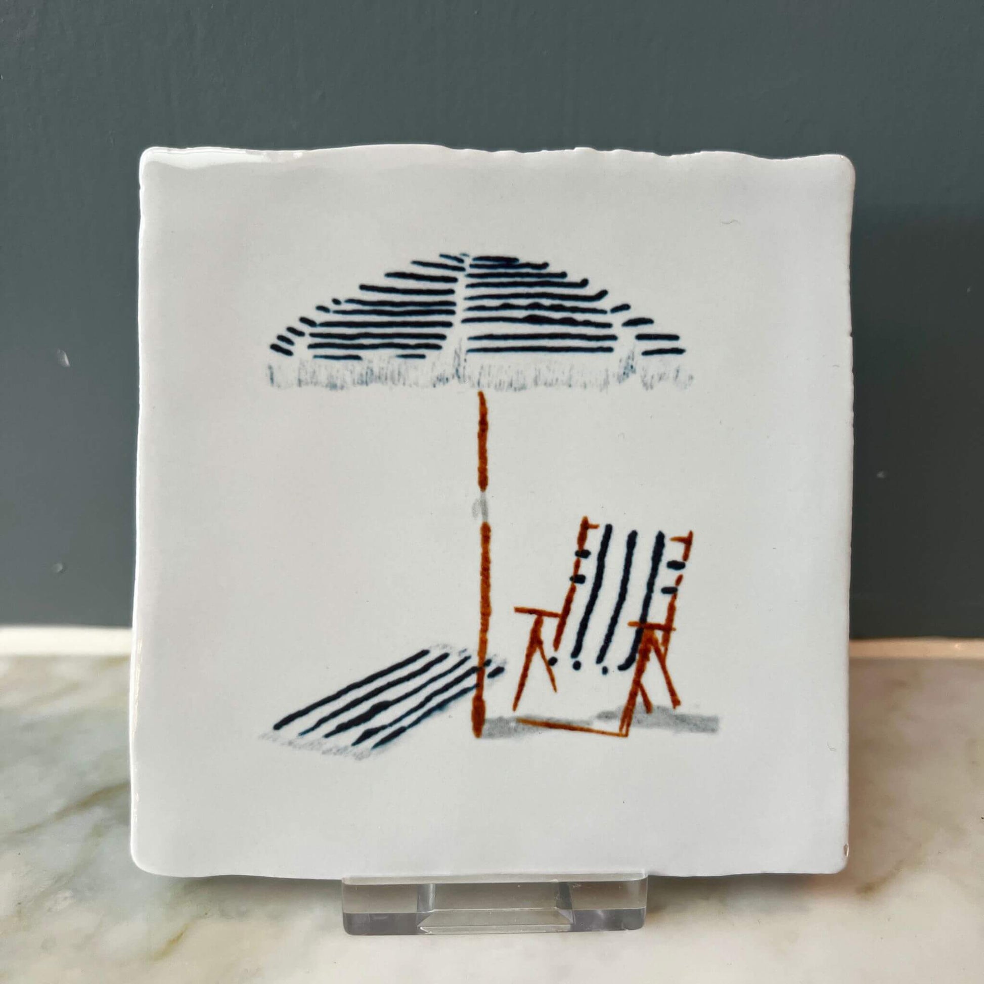 Tile with illustrations by Stefanie Vietor of Ombrellone blue, size 10x10cm